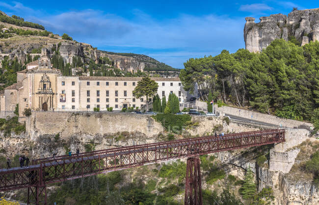 Spain, autonomous community of Castile - La Mancha, Parador of tourism in the old convent San Pablo (16th century) overhanging the path of Hoz del Huecar (UNESCO World Heritage) — Stock Photo