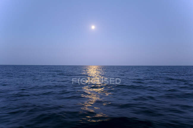 Europa, mar Mediterrâneo, lua cheia — Fotografia de Stock