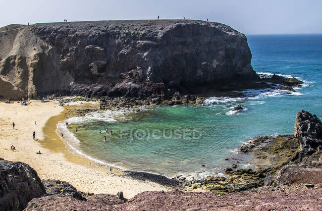 España, Islas Canarias, Isla de Lanzarote, playa de cala - foto de stock