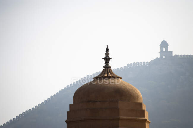 Gran muralla del fuerte de Ámbar, Jaipur, India - foto de stock