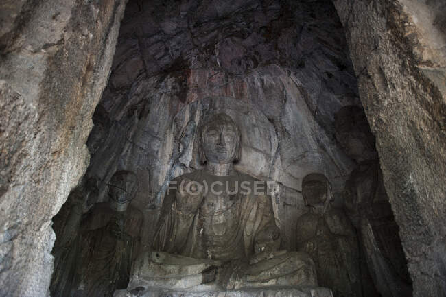 Amitabha bouddha en cuevas Longmen, Luoyang, Henan, China - foto de stock