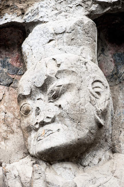 Head of  Bouddha statue in Longmen caves, Luoyang, Henan, China — Stock Photo