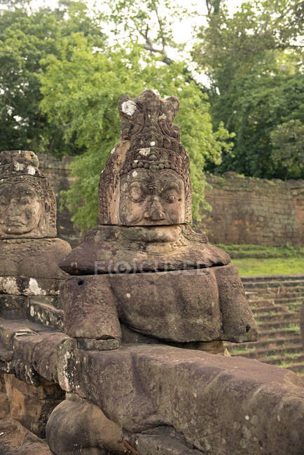 Kambodscha, Siem Raep, Angkor, Southern Gate, Guardian — Stockfoto