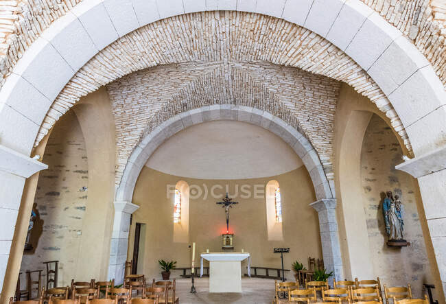 France, Lot, Causses Parc Naturel Régional du Quercy, Espace Naturel Sensible de Brauhnie, église St Julien l'Hospitalier à Lunegarde (XVe siècle), chœur — Photo de stock