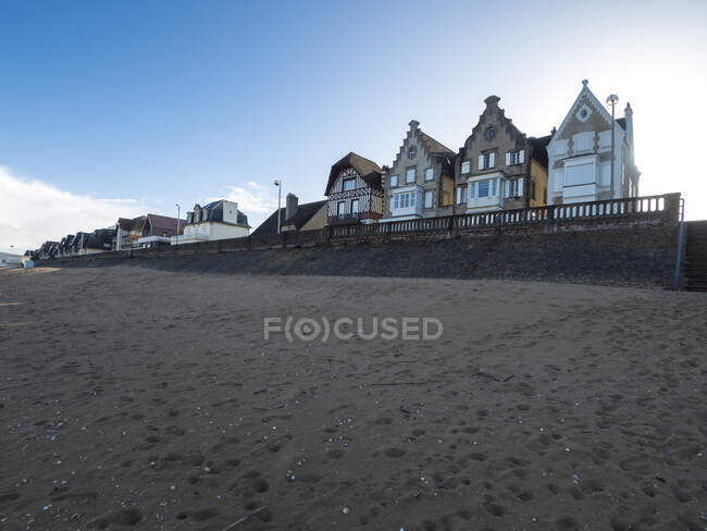 Villa on sea front Proust facing sand beach under ray light, Cabourg, France — Stock Photo