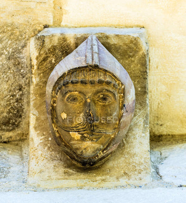 France, Occitanie, Quercy, Lot, Gluges village, corbel of the church Saint Pierre-es-Liens (12th century) Historical Monument (Saint James way) — Stock Photo