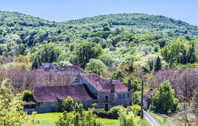 Francia, Occitanie, Quercy, Lot, casas de la aldea Gluges (Camino de Santiago) - foto de stock