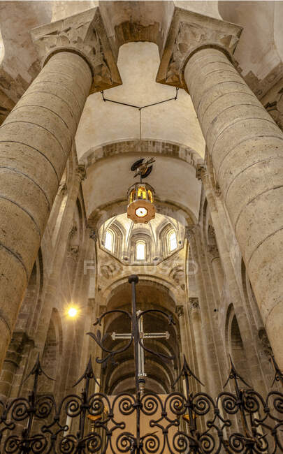 Europa, Francia, Aveyron, Ste Foy de Conques abbey - foto de stock