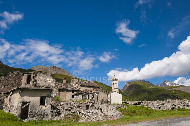France, Savoie, chapel of a ruined hamlet in the mountain pastures at the foot of the mountains and glaciers of the Mont Cenis col — Stock Photo