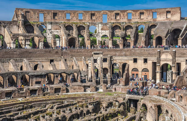 Europe, Italy, Rome, Forum district, the Colosseum (1st century, by the Roman emperors Vespasian and Titus) — Stock Photo