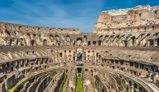 Europa, Italia, Roma, Forum district, el Coliseo (siglo I, por los emperadores romanos Vespasiano y Tito) - foto de stock