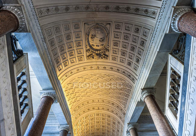 Италия, Рим, Ватикан, музеи Ватикана, потолок (XVIII век) — стоковое фото