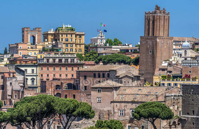 Italia, Roma, Torre delle Milizie (XIII secolo) ai margini del Foro Romano — Foto stock