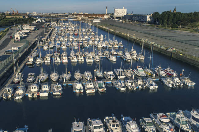 Frankreich, Hauts de France, Pas-de-Calais, Calais. Yachthafen — Stockfoto