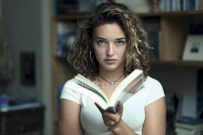 Teenage girl and everyday life. Reading — Stock Photo