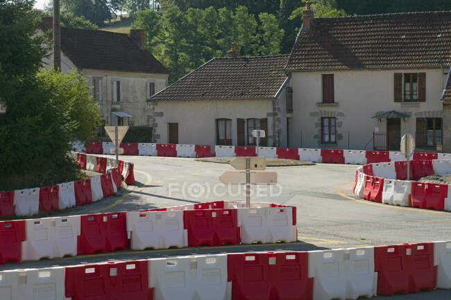 Francia, Aubusson, 23 anni, configurazione provvisoria della D990 per deviare il traffico durante i lavori. — Foto stock