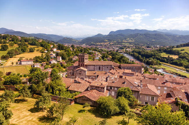 Cattedrale del villaggio di Saint Lizier nel dipartimento di Ariege, Pirenei, Occitanie, Francia — Foto stock