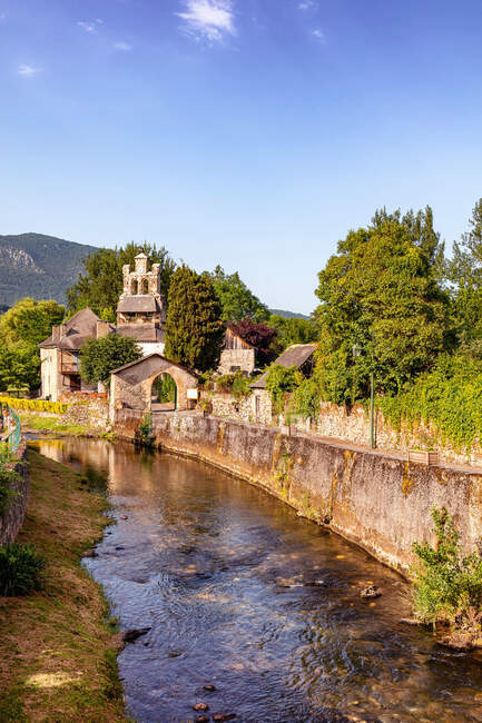 Village d'Audressein dans le département de l'Ariège, dans les Pyrénées, région Occitanie, France — Photo de stock