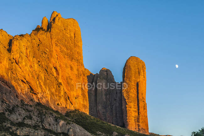 España, Aragón, montaña de Mallos de Riglos - foto de stock
