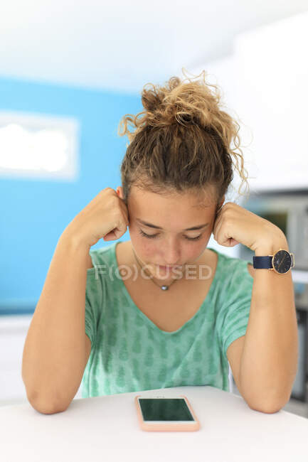 Young teenager at home with a smartphone — Stock Photo