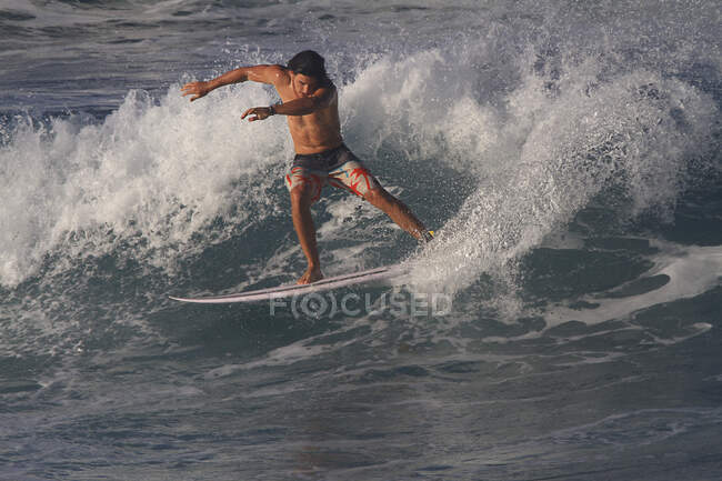 Surfista sul mare — Foto stock
