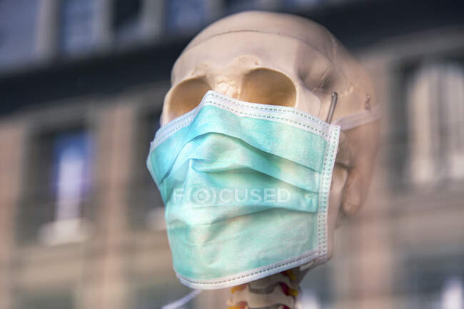 France, vitrine pendant l'épidémie de coronavirus — Photo de stock
