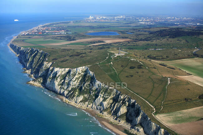 Frankreich, Pas-de-Calais, Opalküste, Cap Blanc-Nez und Calais im Hintergrund — Stockfoto