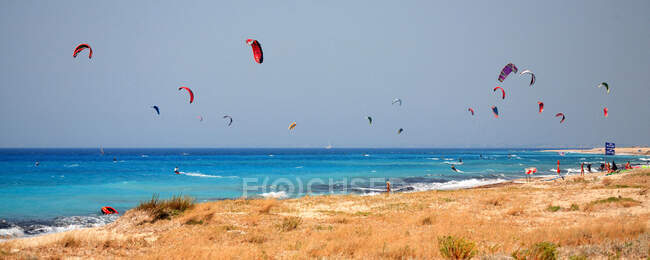 Grecia, Lefkada, Agios Ioannis, kite surf. — Foto stock