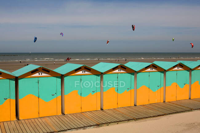 Francia, Norte, Malo les Bains, cabaña de playa. - foto de stock