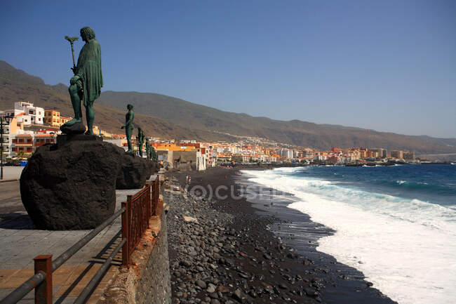 España, Islas Canarias, Tenerife, Candelaria, estatuas - foto de stock