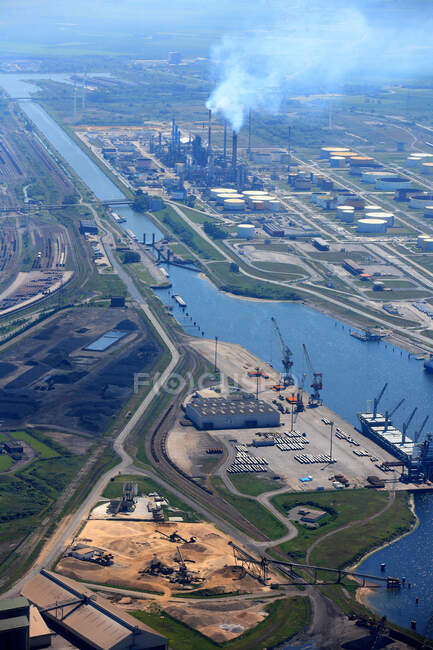 Francia, Norte, Dunkerque, refinería - foto de stock