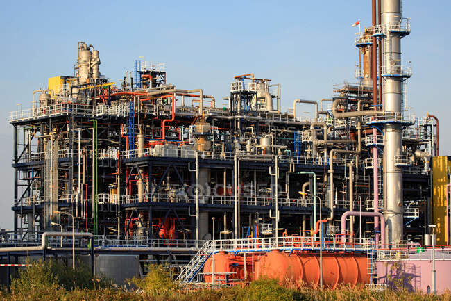 Países Bajos, Holanda Meridional, Rotterdam, refinería de petróleo - foto de stock