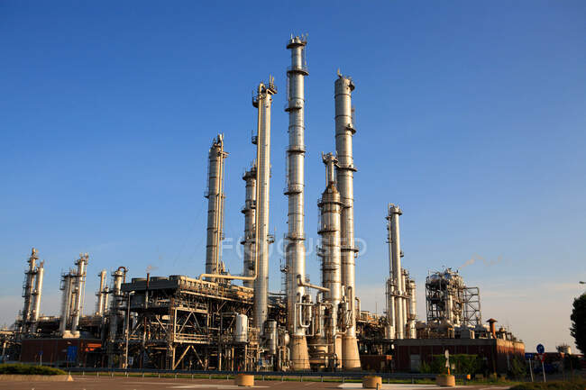 The Netherlands, South Holland, Rotterdam, oil refinery — Stock Photo