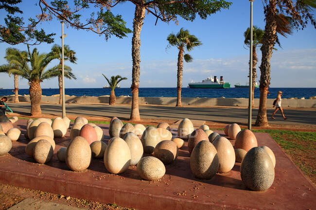 Кипр, Лимассол, искусство на набережной — стоковое фото