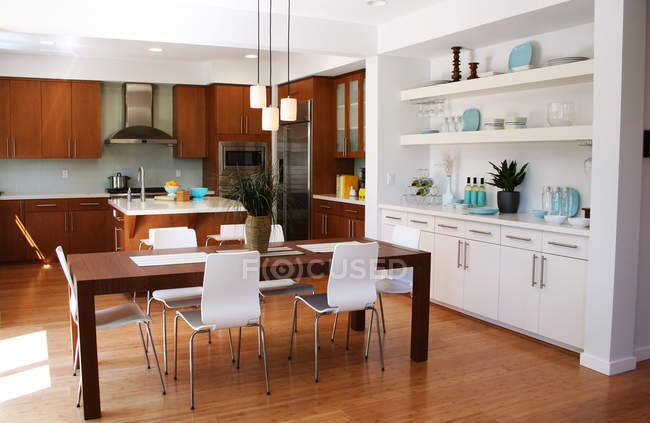 Modern kitchen and dining area — Stock Photo