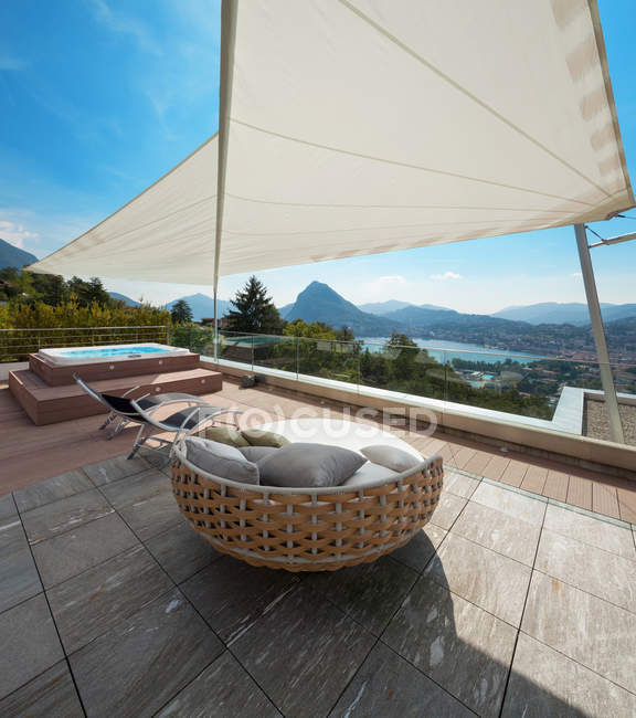 Belle terrasse d'un penthouse — Photo de stock