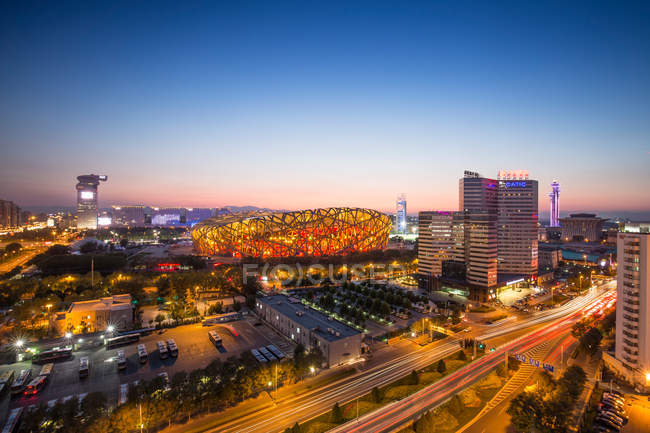 Освітлення птахів гніздо Національний стадіон у місті Пекін, Китай, Азія — стокове фото