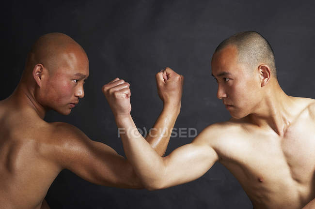 Combattants masculins Kung Fu, Salle de prière annuelle, Temple du Ciel, Pékin, Chine, Asie — Photo de stock