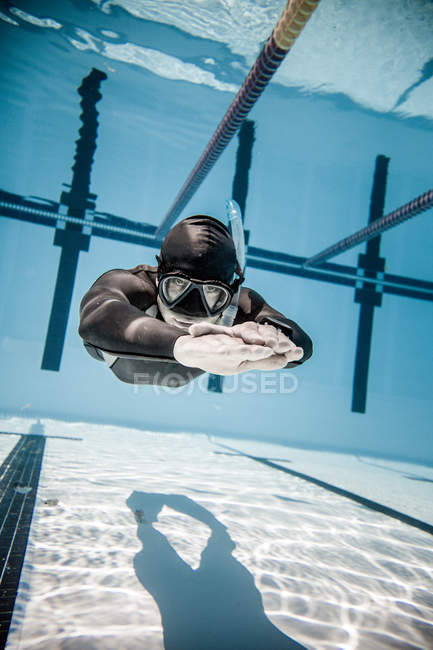 Freediver Performing during Competition — Stock Photo