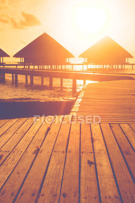 Coucher de soleil sur l'île des Maldives — Photo de stock