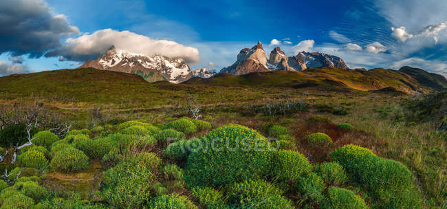 Lago Pehoe, Parque Nacional Torres del Paine en el sur de Chile . - foto de stock