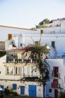 Vista azul, foto de uma rocha solitária em Ibiza — Fotografia de Stock