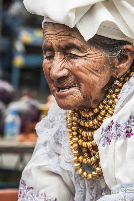 Ecuador Otavalo Mujer india - foto de stock