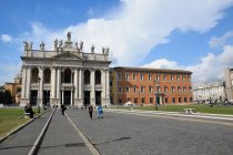 Basilique de San Giovanni in Laterano - Basilique Saint-Jean-de-Latran - dans la ville de Rome, Italie — Photo de stock