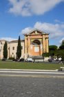 San Lorenzo in Palatio ad Sancta Sanctorum sur la Piazza di Porta San Giovanni à côté de la basilique Saint-Jean dans la ville de Rome, Italie — Photo de stock