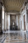 Innenraum der Basilika St. Johannes - Basilica di San Giovanni in Laterano in Rom, Italien — Stockfoto