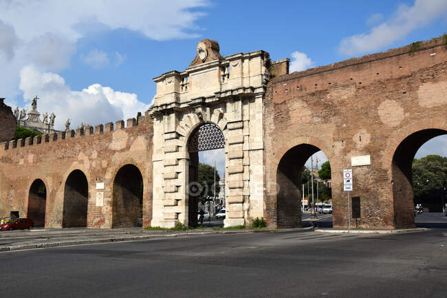 Porta San Giovanni in Rom, Italien — Stockfoto