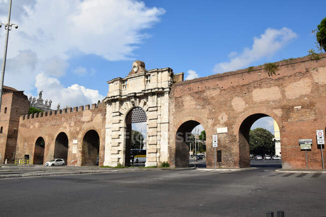 Порта Сан-Джованни в Риме, Италия — стоковое фото
