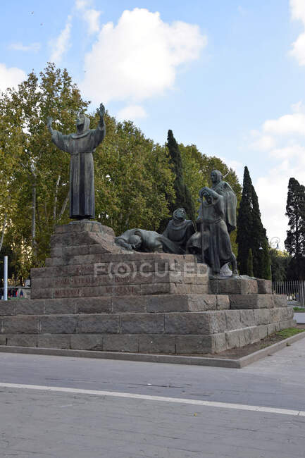 San Francesco Di Assisi Monumento perto da Basílica de São João de Latrão, em Roma, Itália — Fotografia de Stock