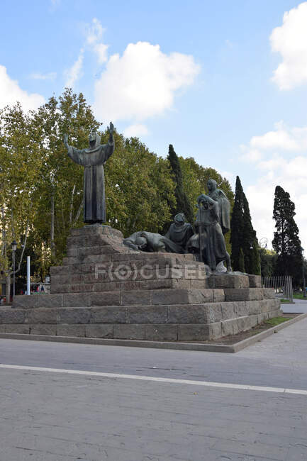 Monumento de San Francesco Di Assisi cerca de la Basílica de San Juan de Letrán en Roma, Italia - foto de stock